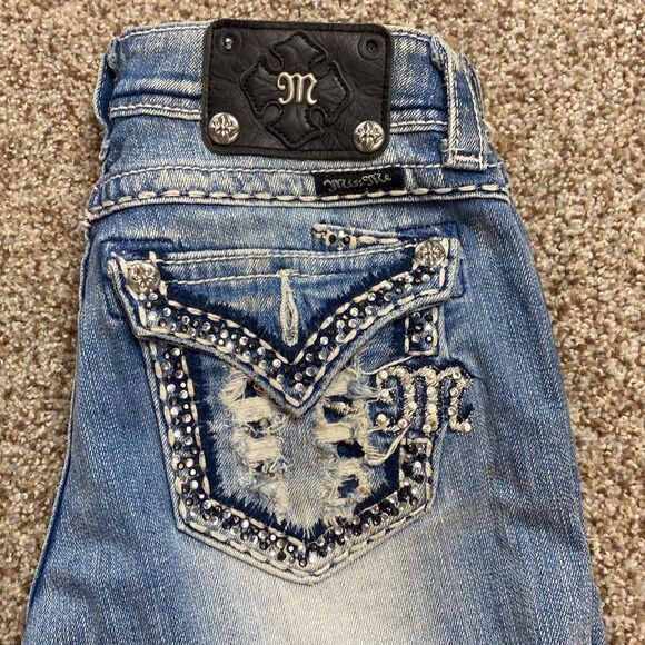 Miss Me Cuffed Capri Low Rise Jeans Distressed Jewled Pockets Size 26 - Picture 2 of 13